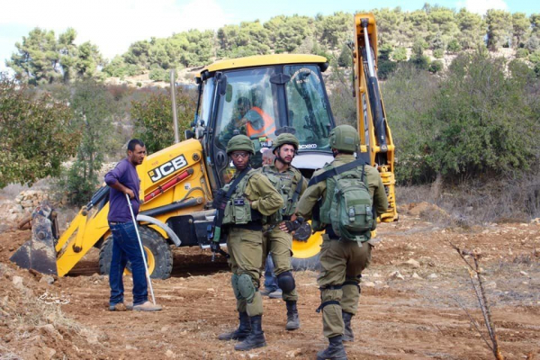 الاحتلال يهدم غرفة زراعية جنوب بيت لحم ويهدد بهدم 13 كشكاً تجارياً في جنين