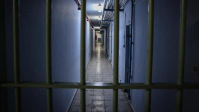 عنصرية الاحتلال قد تحول بين الأسرى ولقاح كورونا