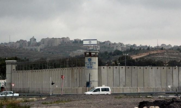 الأسرى يبدأون خطوات احتجاجية في 5 سجون رفضًا لإغلاق حسابات &quot;الكانتينا&quot;