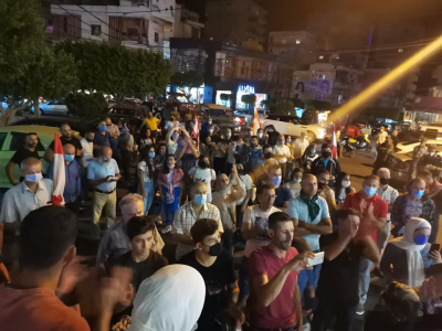 تظاهرة لمحتجي ساحة العلم في صور تأكيداً على مواصلة الانتفاضة