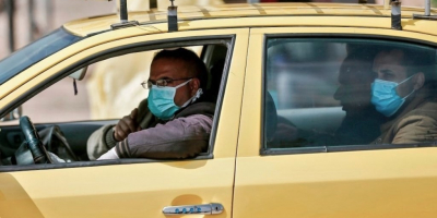 أصوات الفقراء تعلو وسط الجائحة.. سائقو الأجرة في غزّة يسألون: من أين نطعم أطفالنا؟