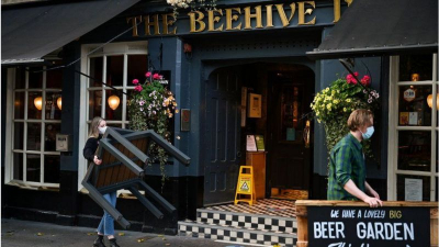 فيروس كورونا: بريطانيا تمر "بنقطة تحول" قد تؤدي إلى إغلاق عام جديد