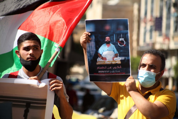 86 يومًا على إضراب الأسير ماهر الأخرس وسط تدهورٍ شديد في حالته الصحية