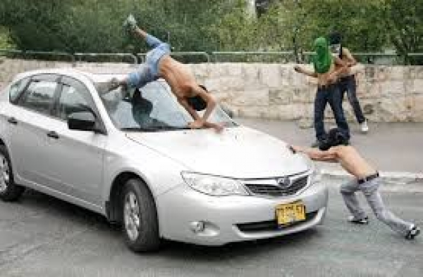 الخليل.. مستوطن يدهس طفلًا فلسطينيًا ويصيبه بجروح