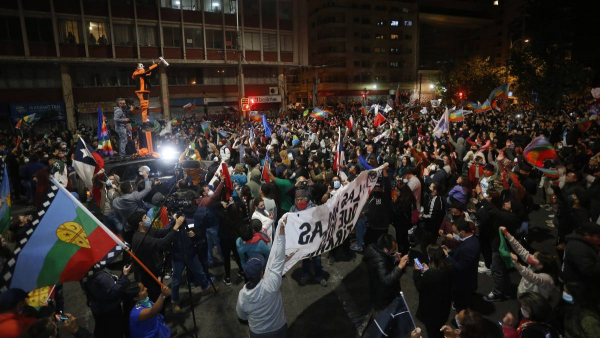 Chileans Approve Drafting a New Constitution