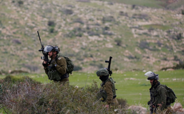 الاحتلال يمنع المزارعين من دخول أراضيهم في بيت لحم