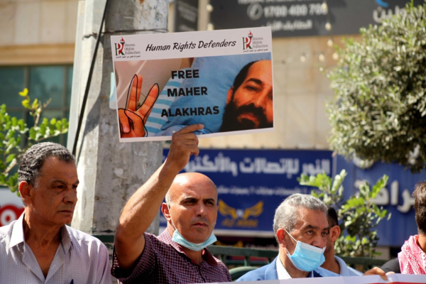 مؤسسات حقوقية تحذّر من خطورة الحالة الصحية للأسير ماهر الأخرس