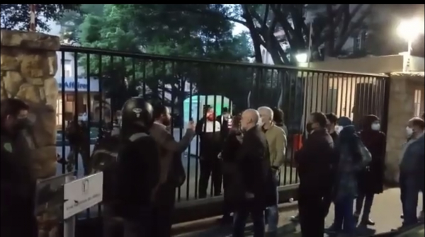 محتجون أغلقوا مداخل الESA في كليمنصو بعد علمهم بوجود سلامة في داخله