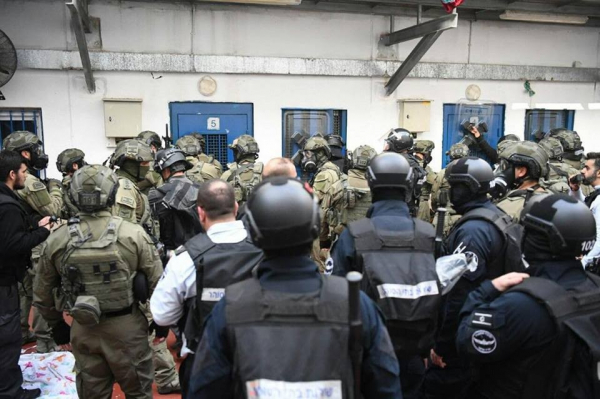 قوات القمع تقتحم سجن &quot;شطة&quot; وتصادر الأجهزة الكهربائية من غرف الأسرى