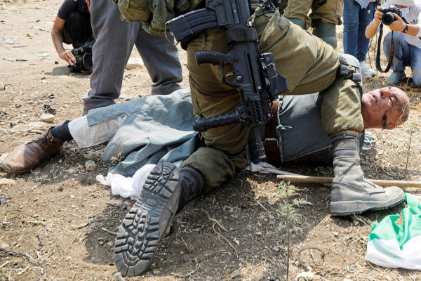 طولكرم: حالات اختناق جراء اعتداء الاحتلال على مسيرة جماهيرية ضد الاستيطان