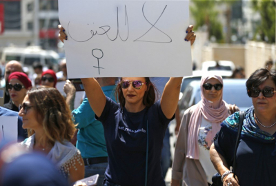 أمل ضربها زوجها... ووالد سلمى &quot;يخنقها&quot;: فيروس العنف المنزلي ينتشر
